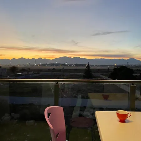 Havalimanina Yakin Havuzlu 1+1 Lux Apartment Antalya