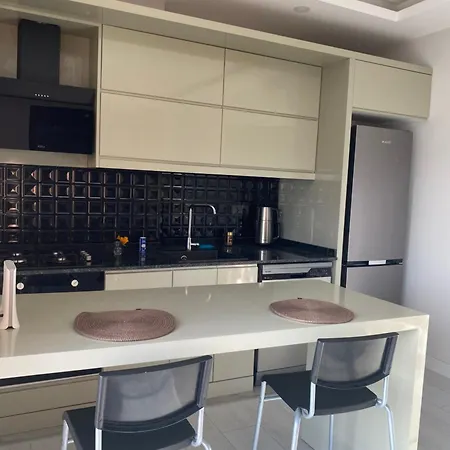 Apartment Havalimanina Yakin Havuzlu 1+1 Lux